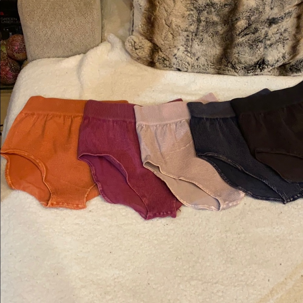 COPY - 🌺free people happiness run brief short